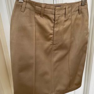 Banana Republic short pencil skirt ,gently worn .